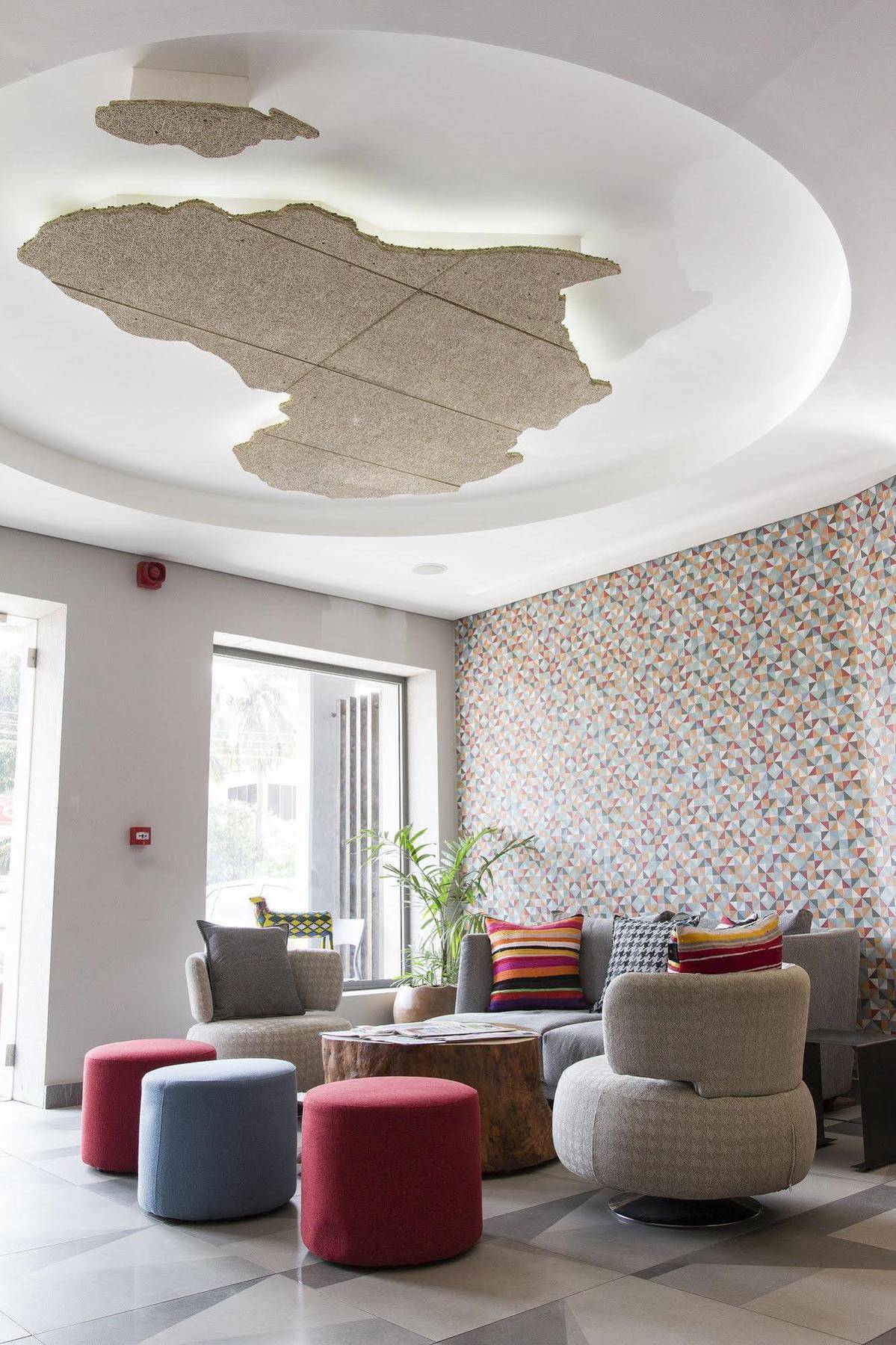 Urbano Hotel By Roots Wiaboman Exterior photo