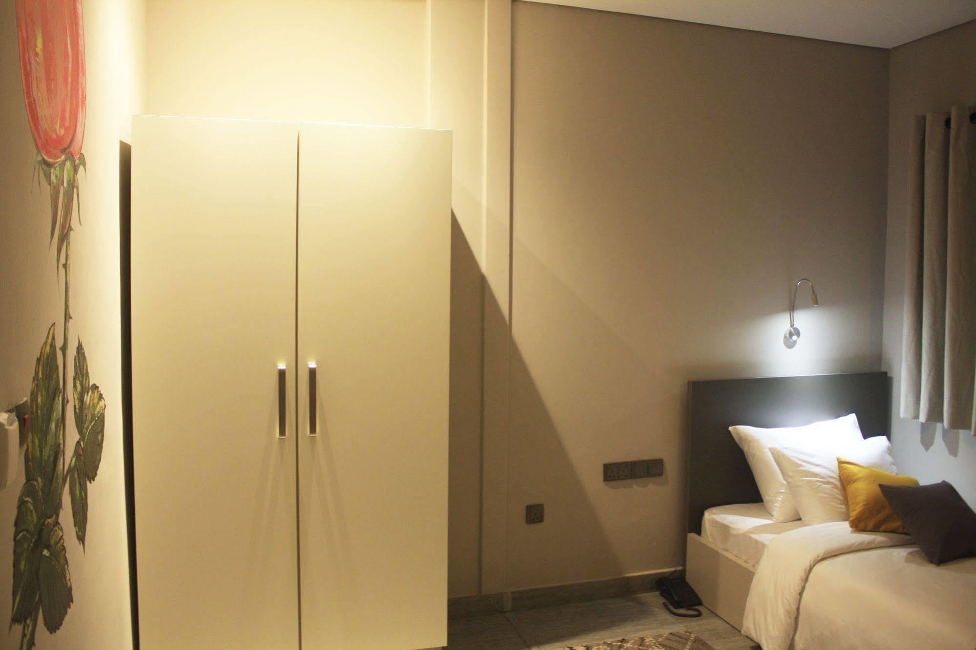 Urbano Hotel By Roots Wiaboman Exterior photo